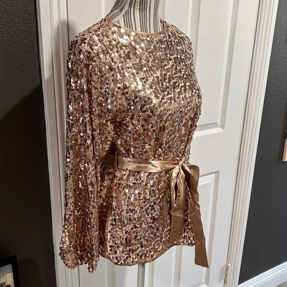 Yuni Los Angeles, Gold sequence shimmer tops